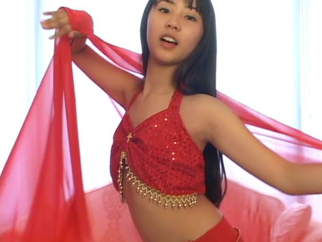 貧乳ちっぱいの中学生アイドル愛田かんなが民族衣装でエッチな踊りを披露するイメージビデオ